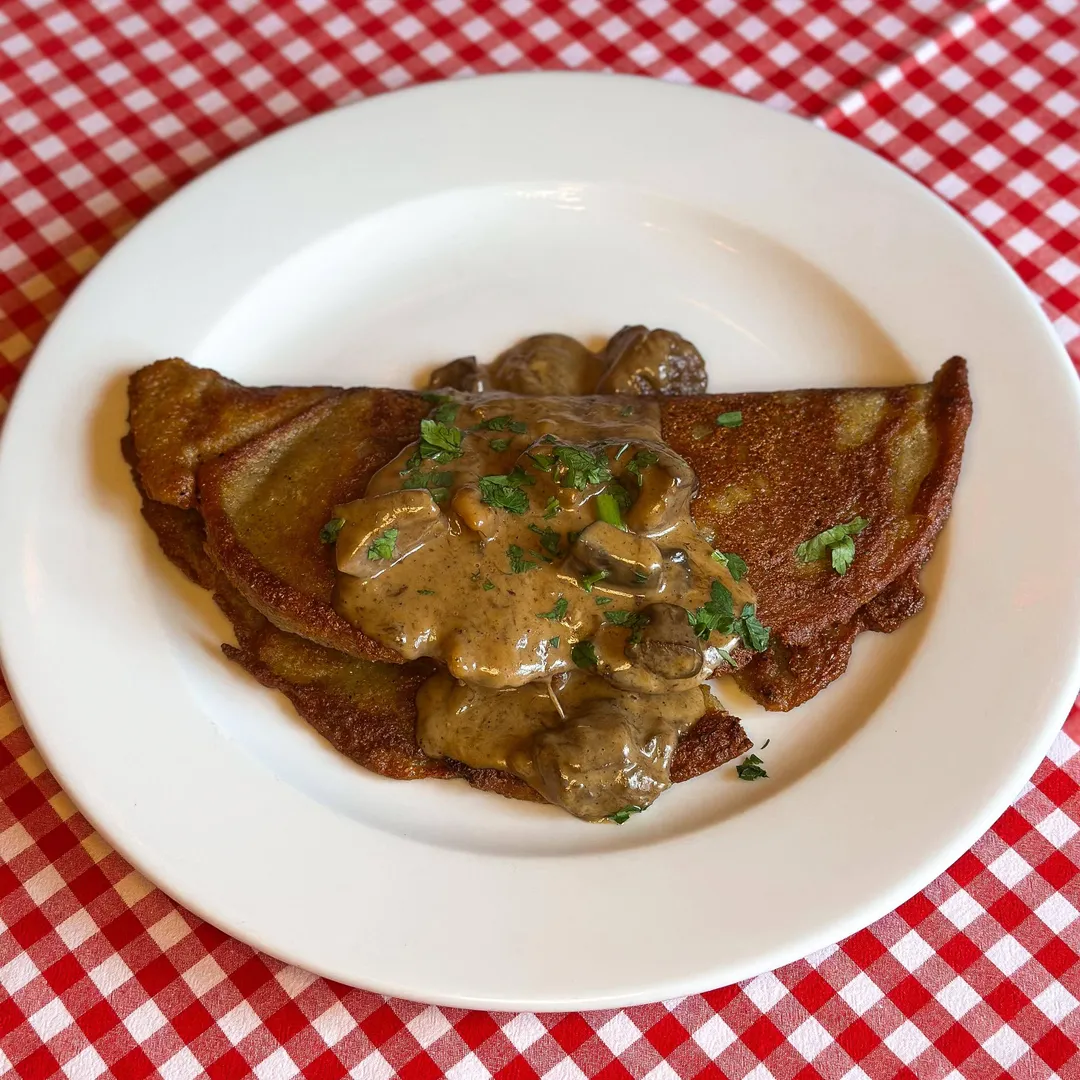 Placek po zbójnicku z leśnymi grzybami
