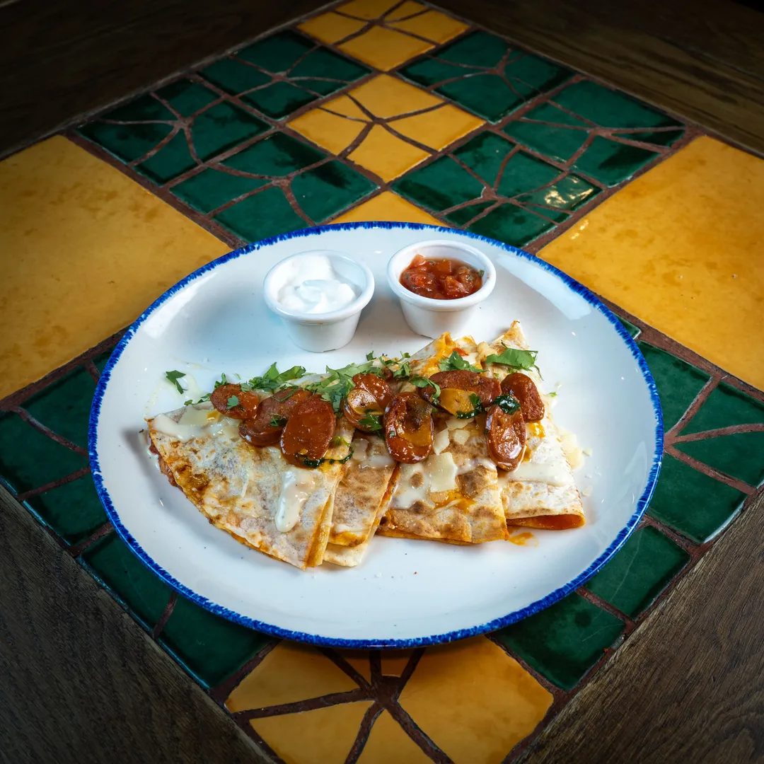 Quesadilla z chorizo