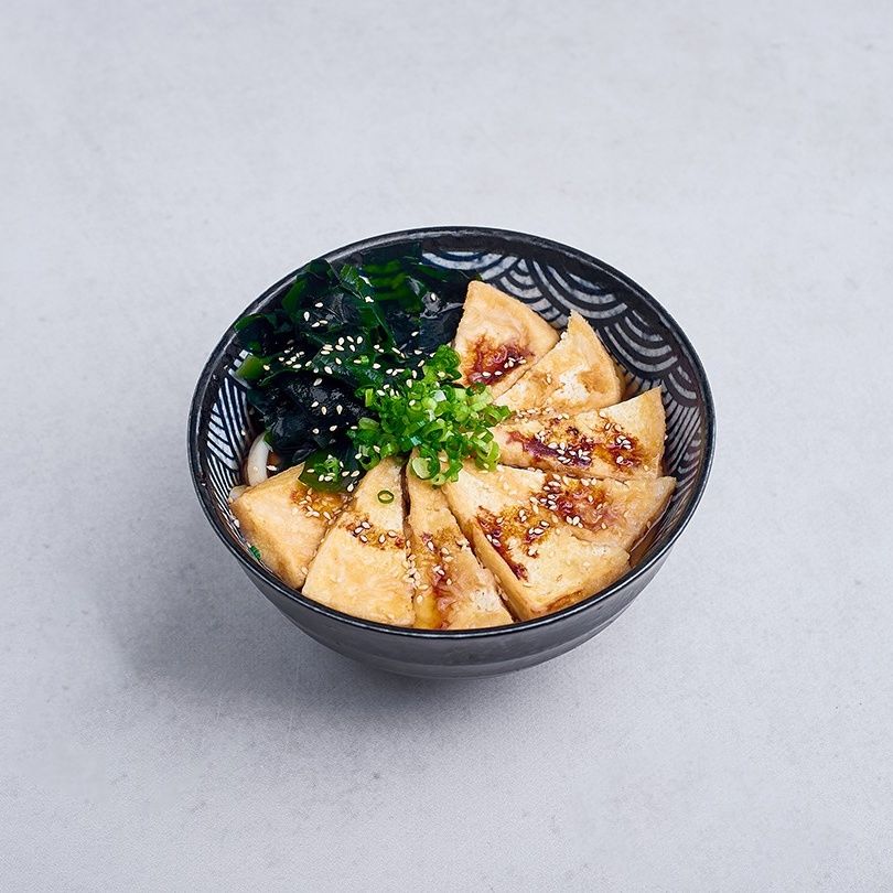 Zupa ze smażonym tofu i wodorostami mini