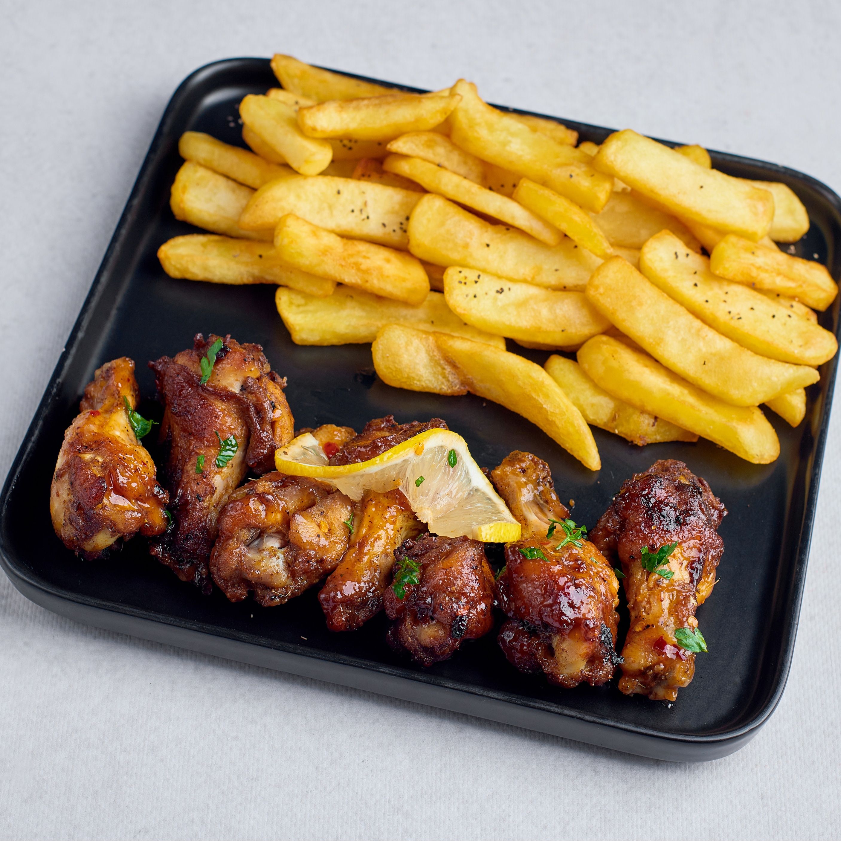 The Nesters Special Wings (12 Specjalne skrzydelka Nesters)