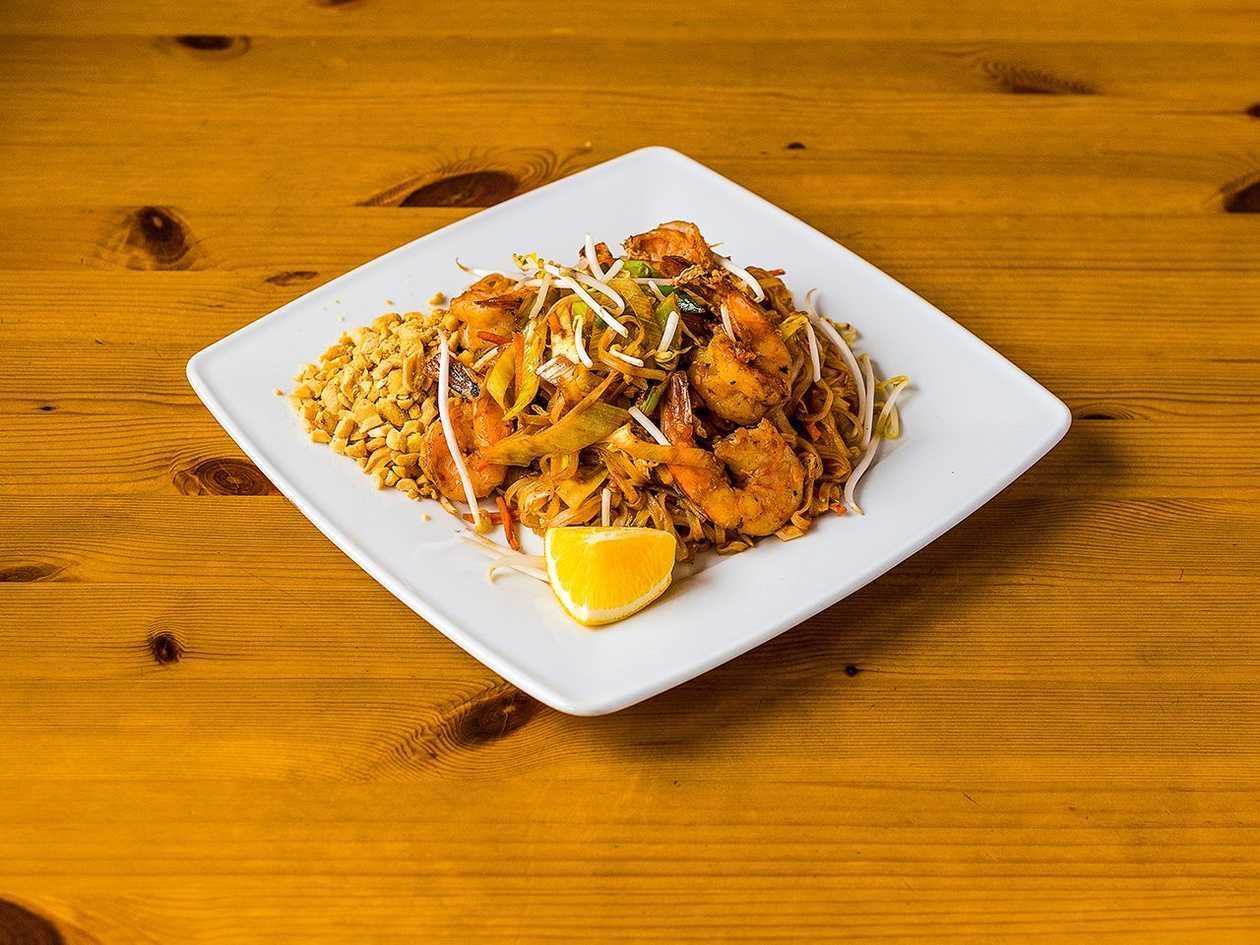 Pad ki mao (rice noodles) with dark soy sauce, vegetables and duck.