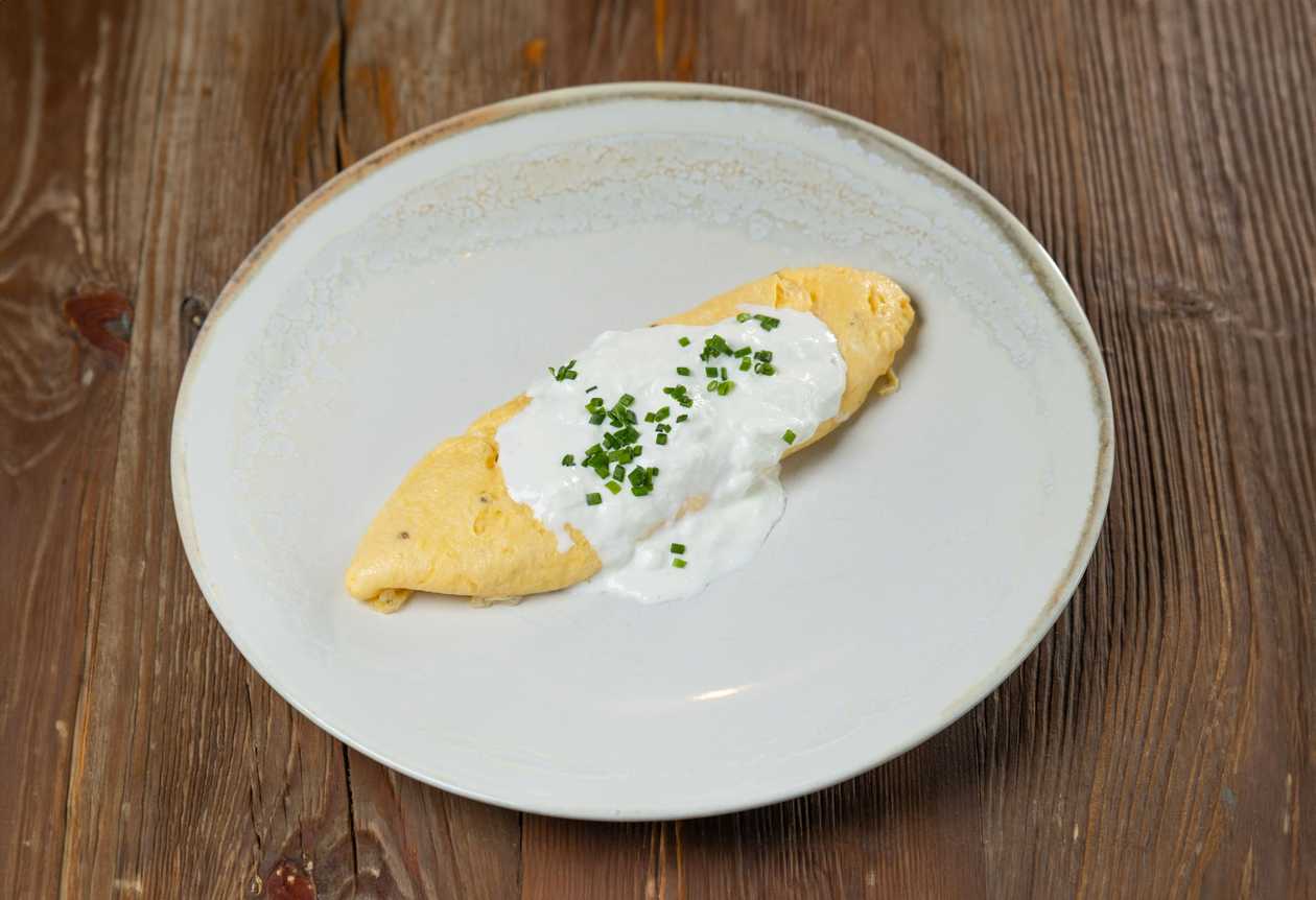 Le Franse Omelette With straciatella salmon