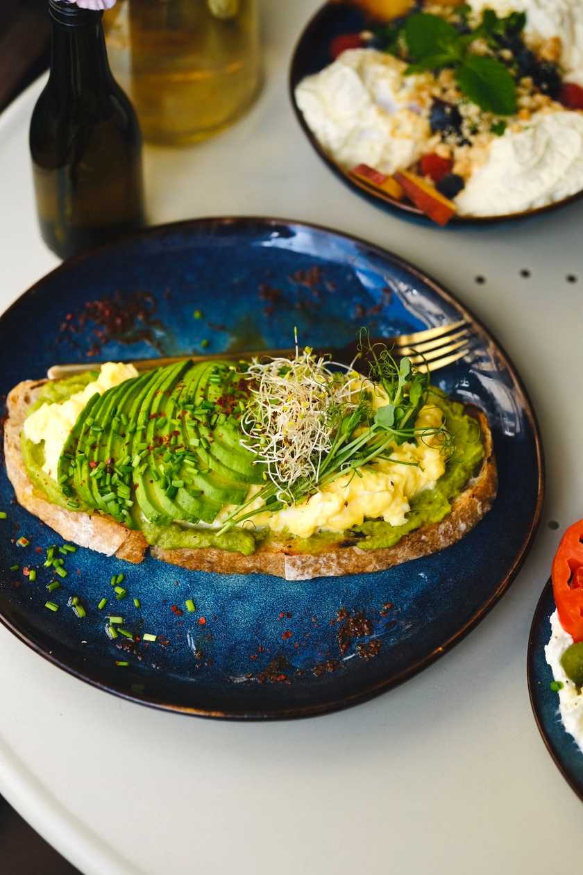 TOAST WITH EGGS & AVOCADO