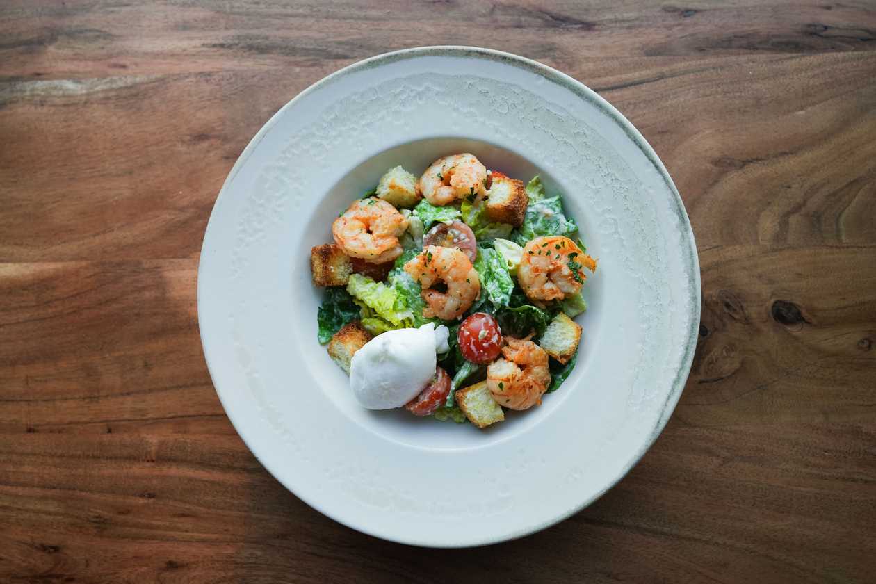 Cezar with shrimps