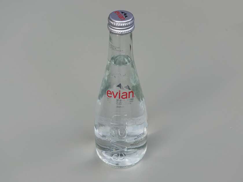 EVIAN NIEGAZOWANA