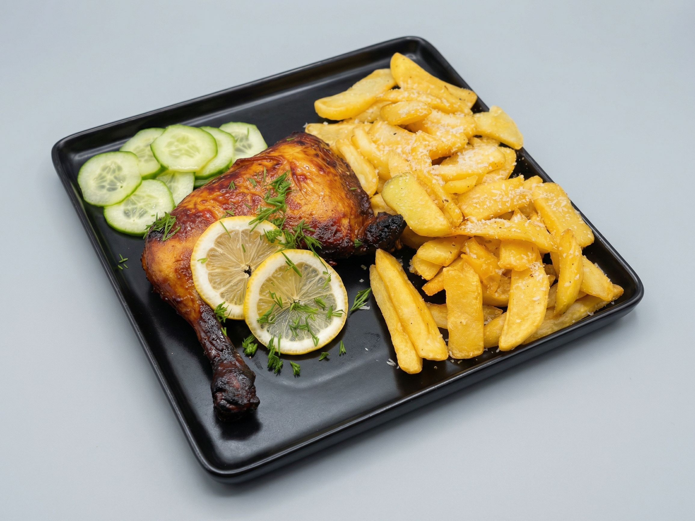 Quarter chicken & fries (Ćwiartka kurczaka z frytkami i sałatką)
