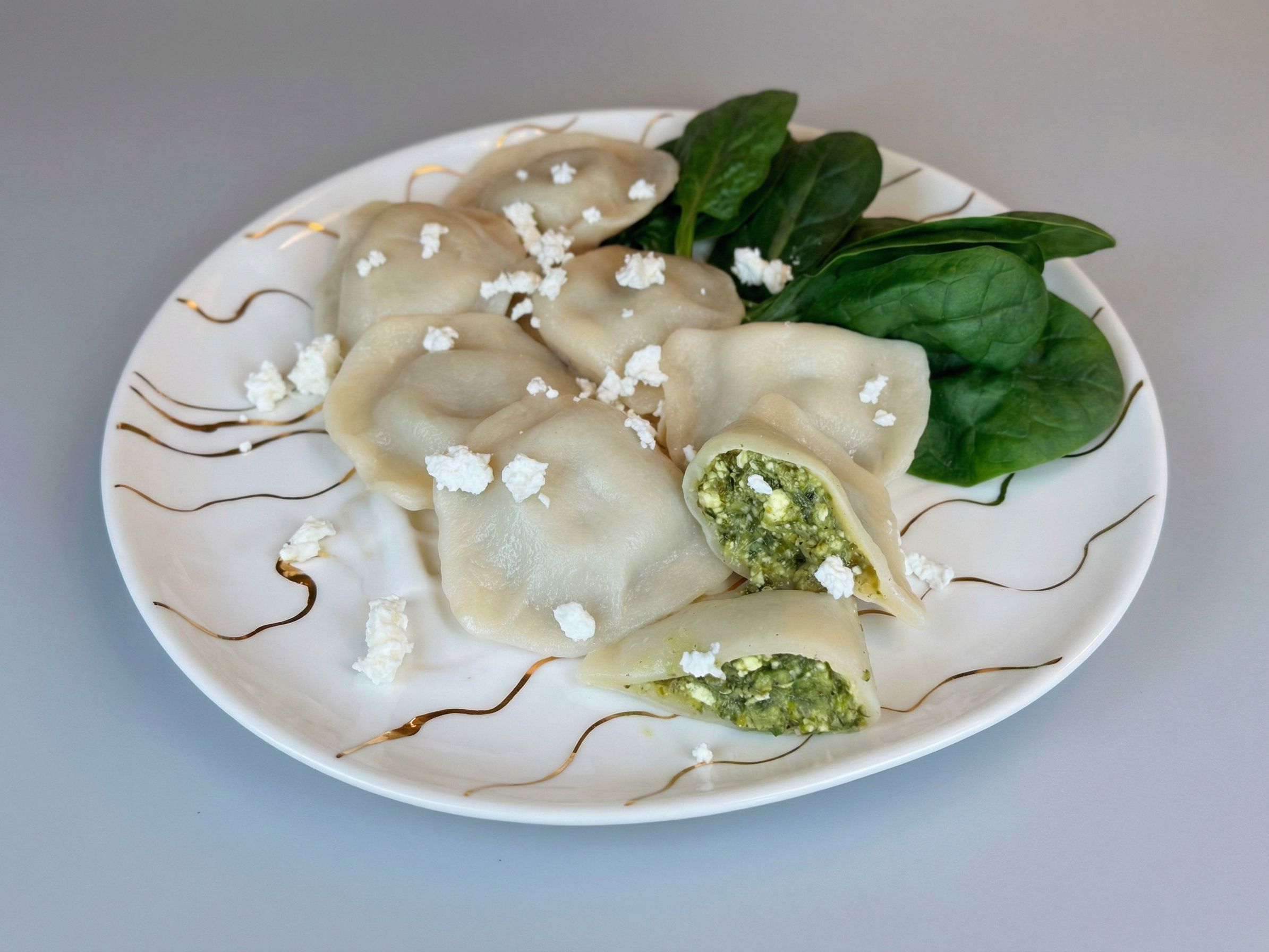 Pierogi ze szpinakiem 16 sztuk