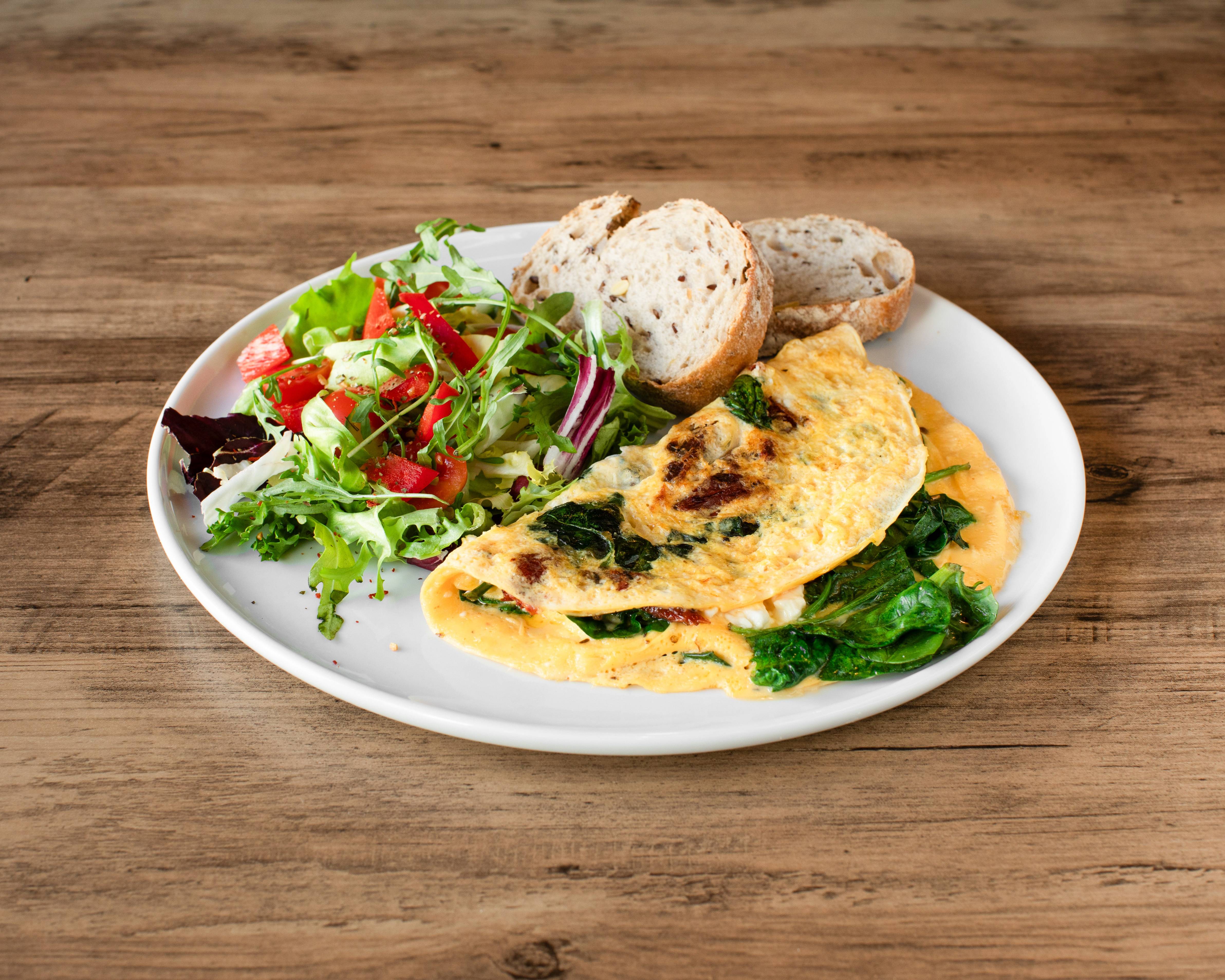 Omlet ze Szpinakiem, Suszonymi Pomidorami i Fetą