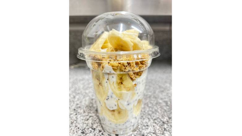 Jogurt z chrupiącą granolą, nasionami chia i mango w żelu🥭