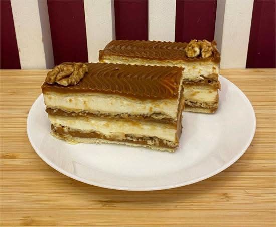 Słony kajmak z orzechami (ok.600g)