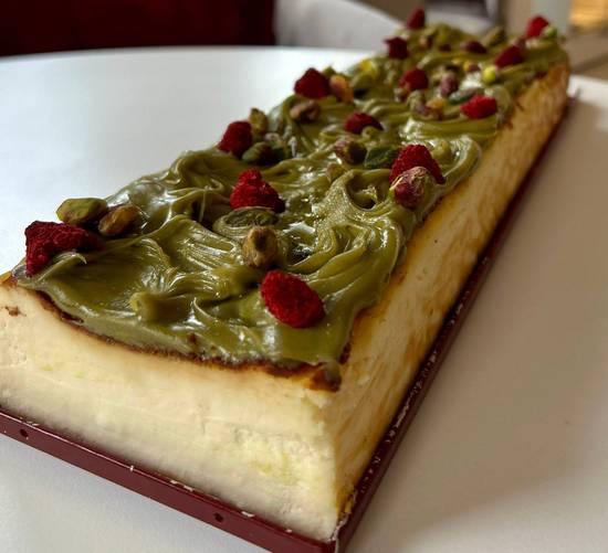 Sernik baskijski pistacjowy (ok 600g)