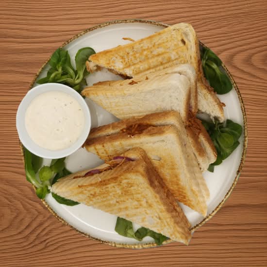 Tost kurczak BBQ, ser, czerwona cebula