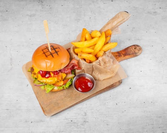 Burger Klasyczny z Bekonem i Frytami XL