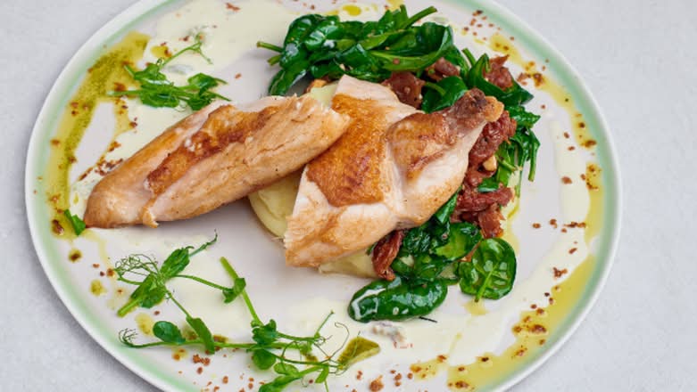 PIERŚ KURCZAKA (SOUS-VIDE)