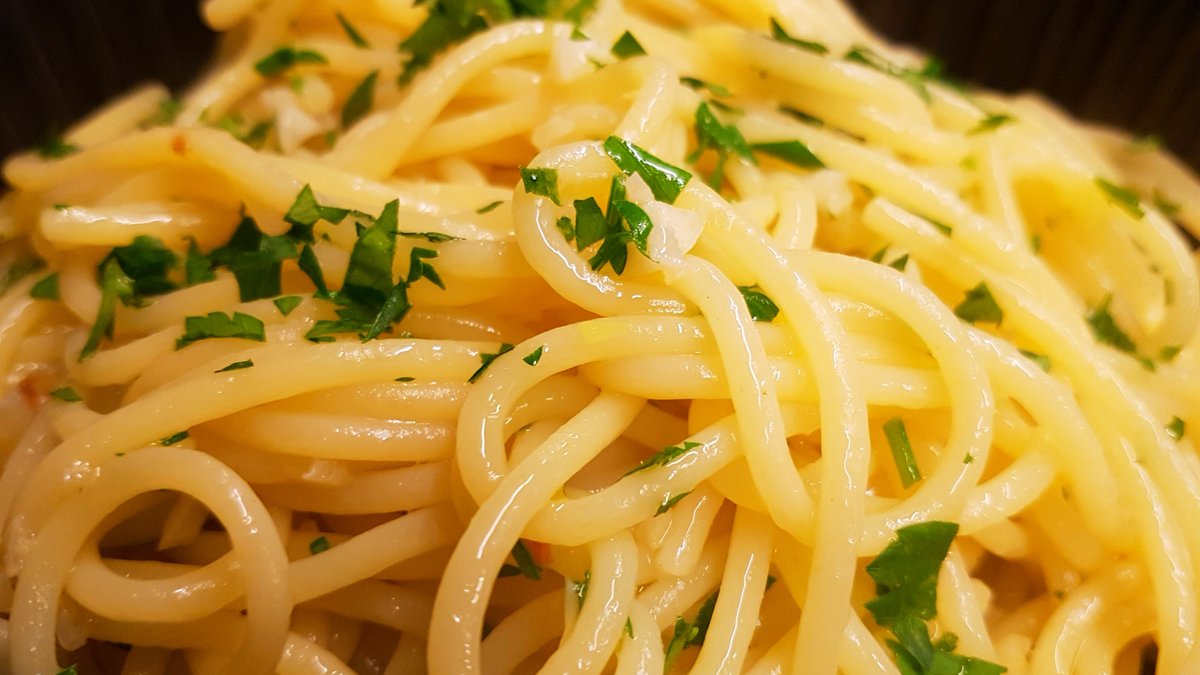 Spaghetti aglio olio e peperoncino