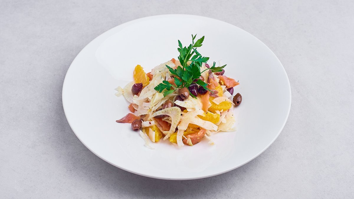 Insalata di finocchi, arancie, olive Taggiasche e salmone affumicato