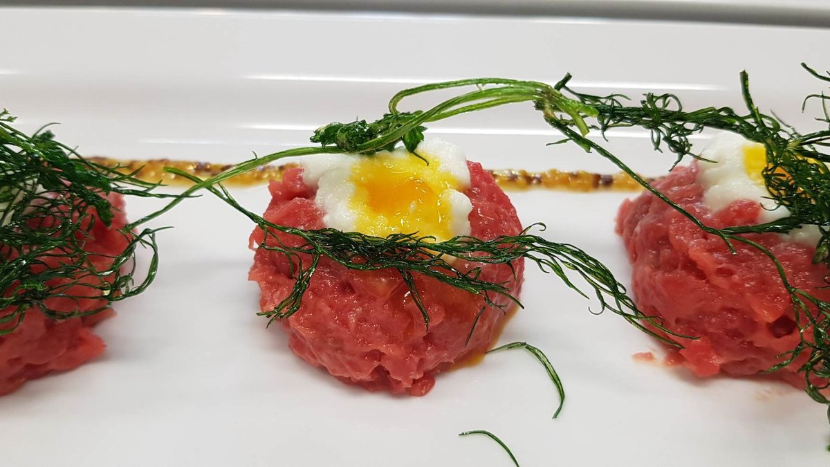 Tartara di manzo con uovo crocante