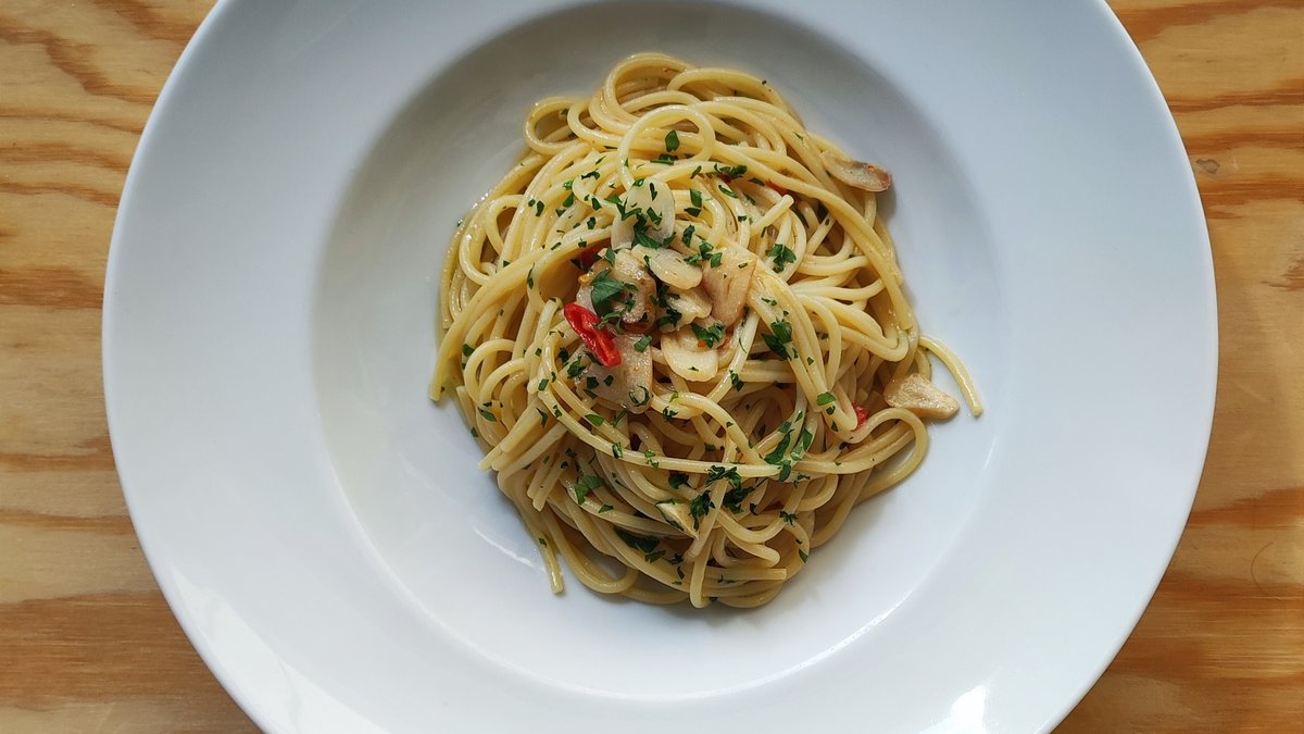 Spaghetti aglio olio e peperoncino