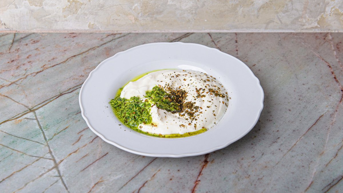Labneh z shuq i zatarem